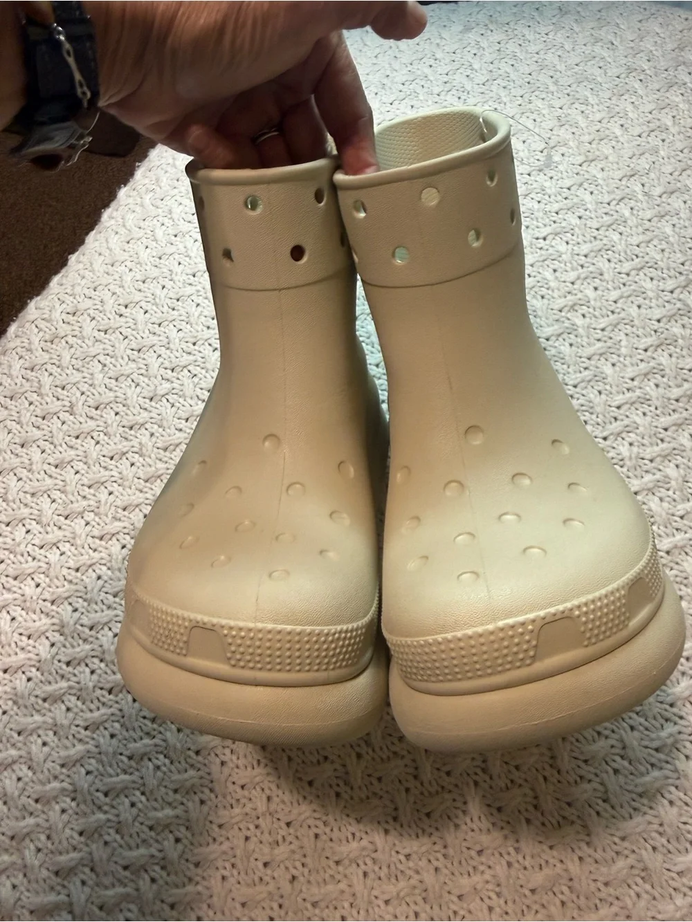 CROCS unisex women’s 8 Men’s 6 Cream Lightweight Waterproof Slip-On Rain Boots
